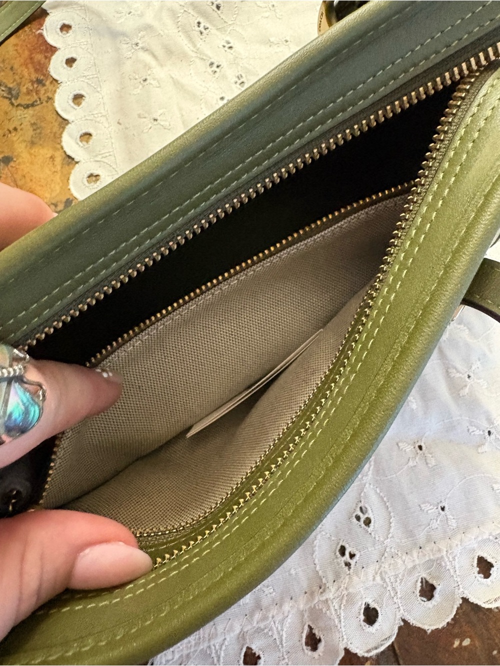 ๐ซ NWT Coach Olive Green Swing Zip - Picture 11 of 11